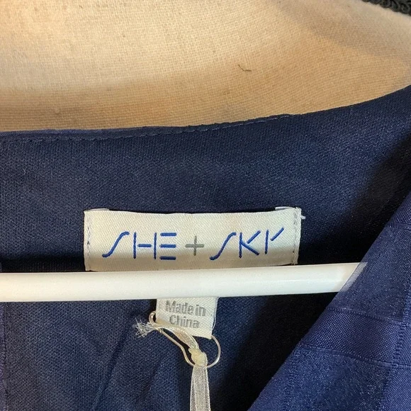 She + Sky Navy Textured Peplum Blouse NWT Boutique Top - Picture 2 of 4